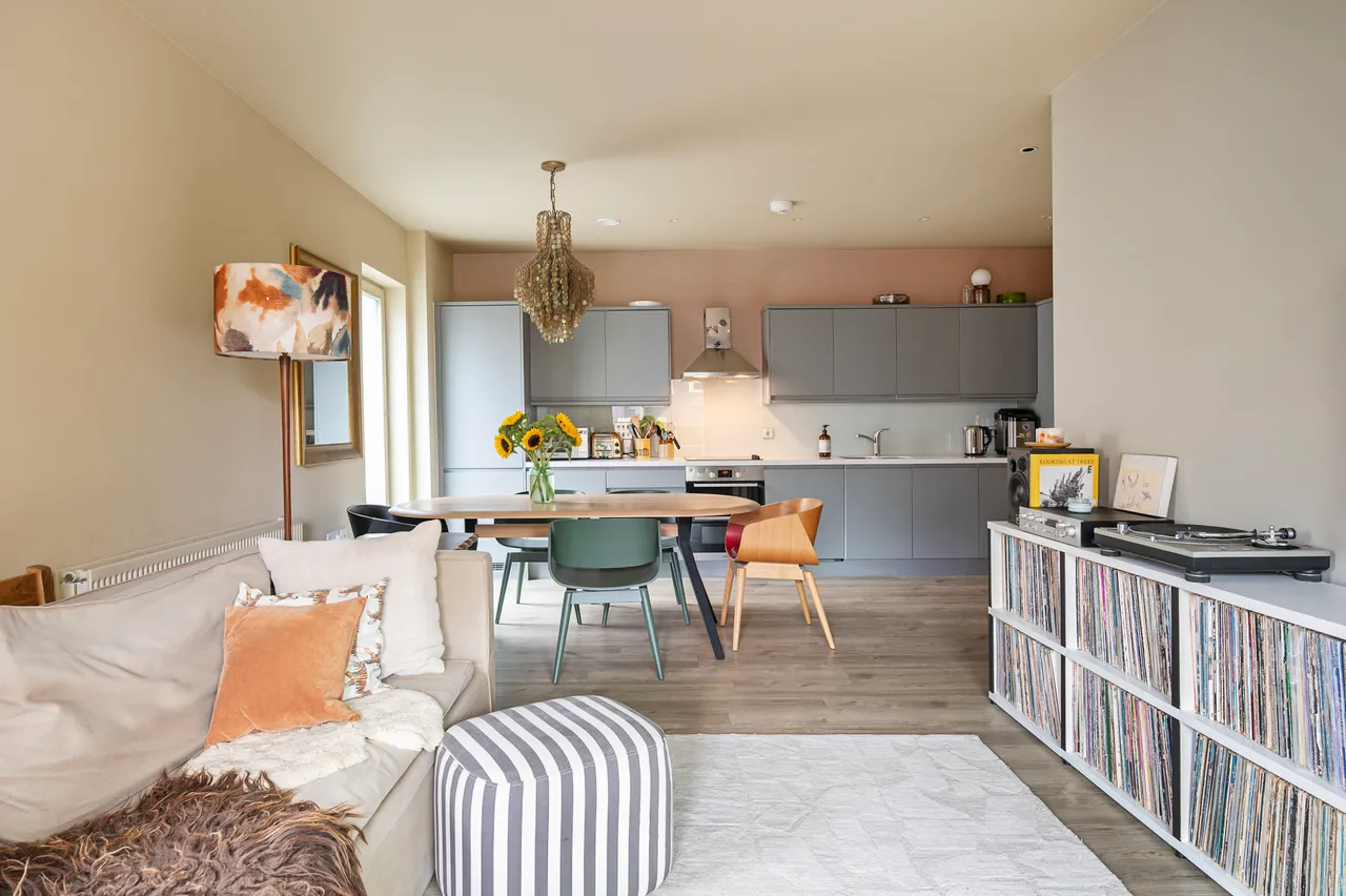 3 bed flat for sale — 8 Wintergreen Court, Homerton High Street, LONDON