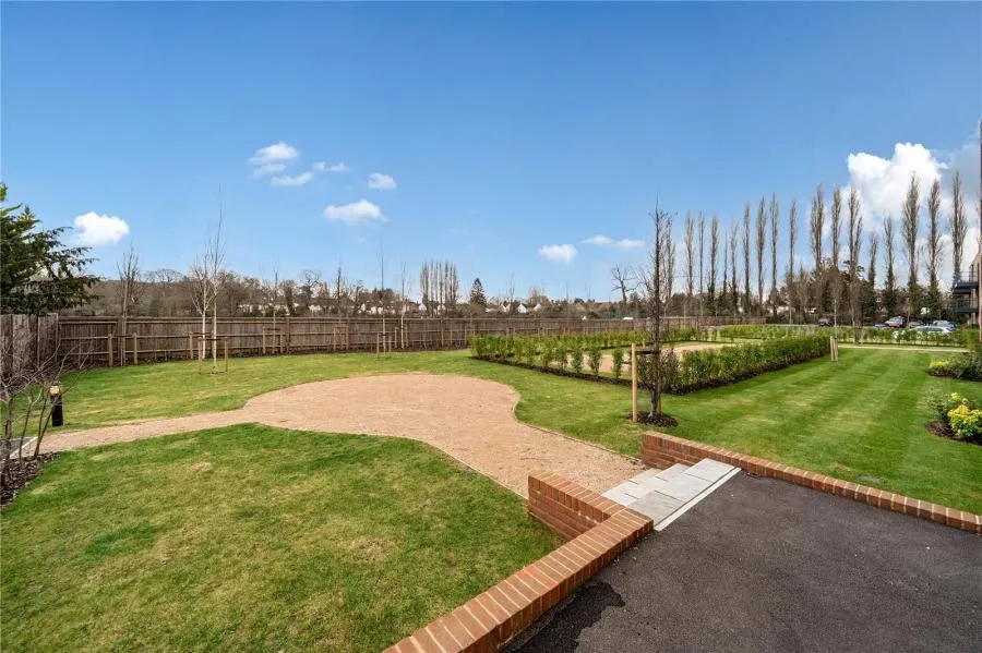Littleworth Road, Esher, KT10, photo 8