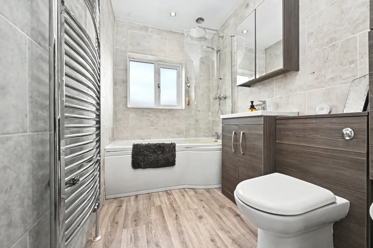 Beaconsfield Drive, Blurton, Stoke-on-trent, photo 8