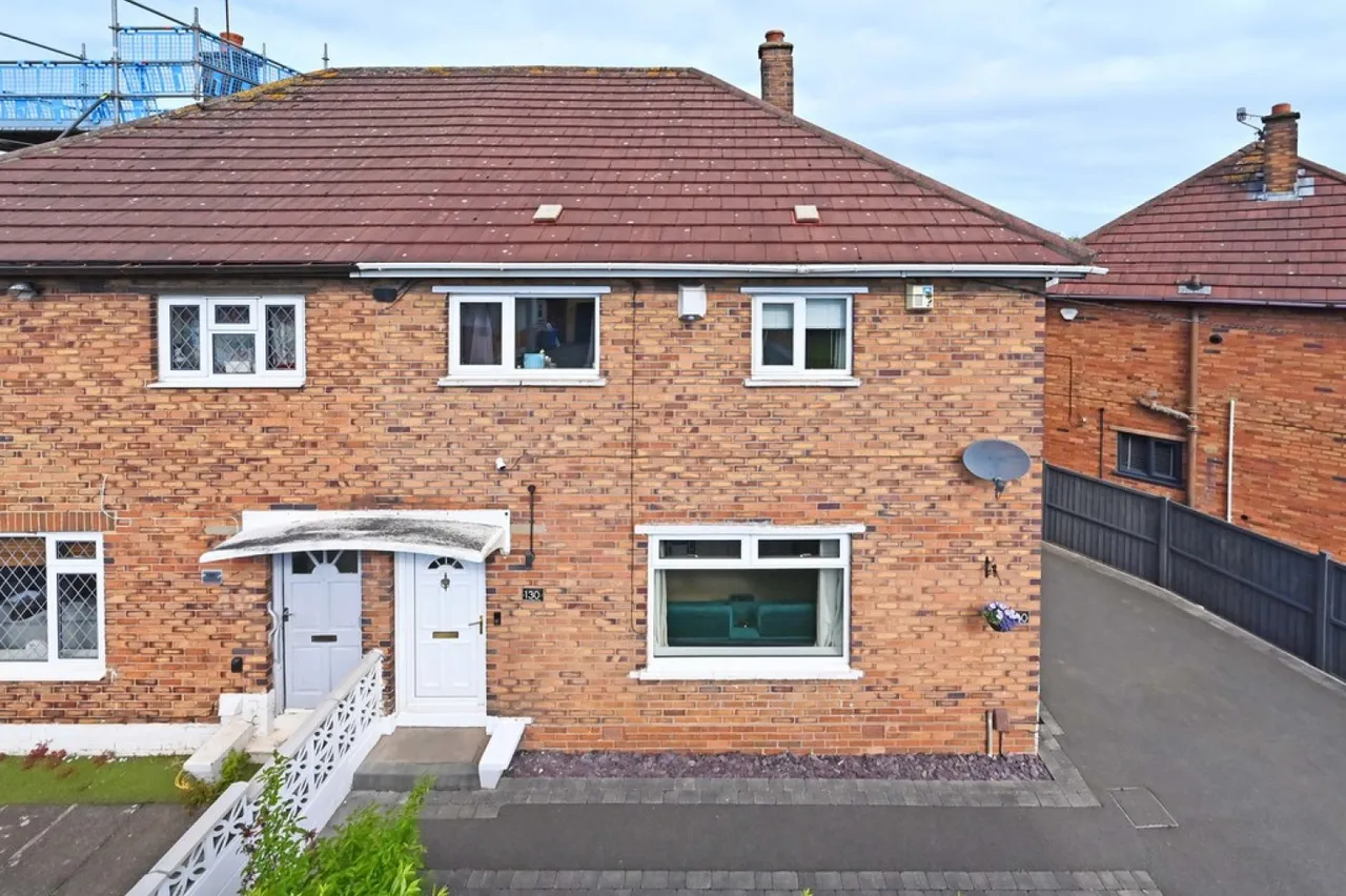 Beaconsfield Drive, Blurton, Stoke-on-trent, photo 2