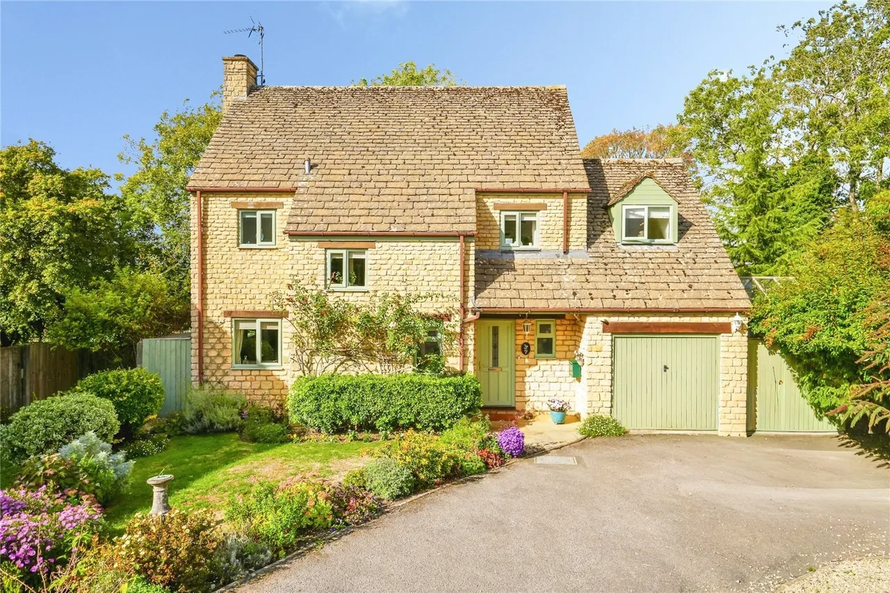 3 bed property for sale, Orchard Bank, Great Rissington, GL54