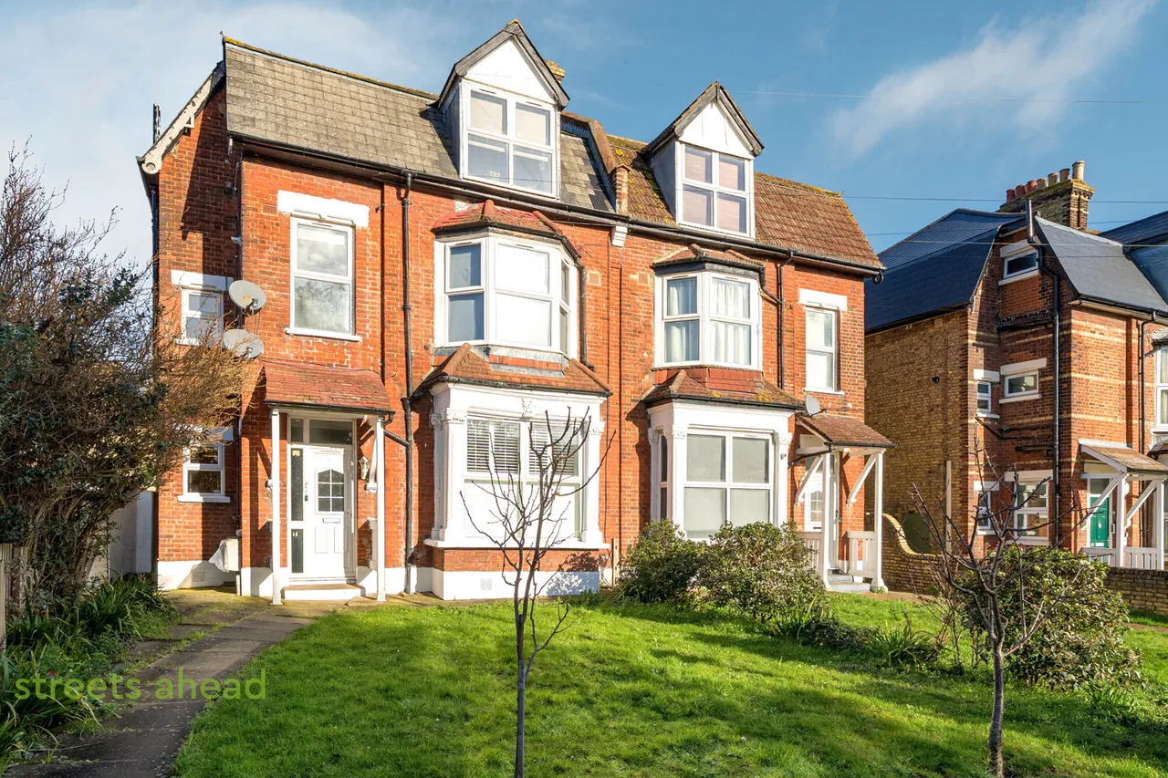 3 bed flat for sale, Enmore Road, London, SE25