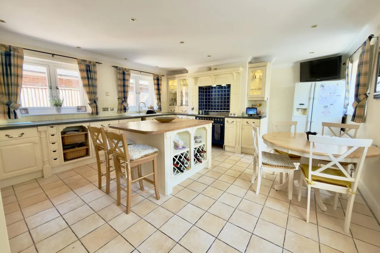 The Coach House, BH8, photo 4