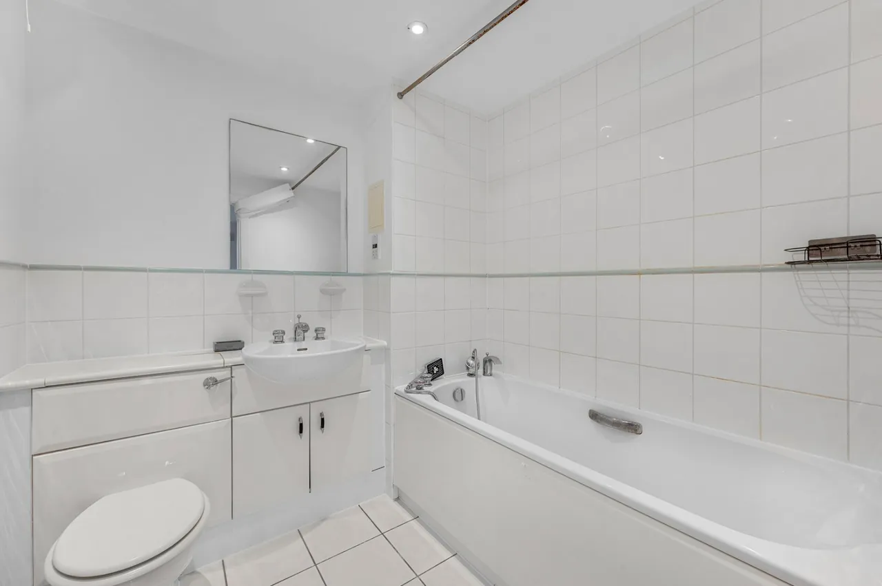 Boardwalk Place, London, E14, photo 13
