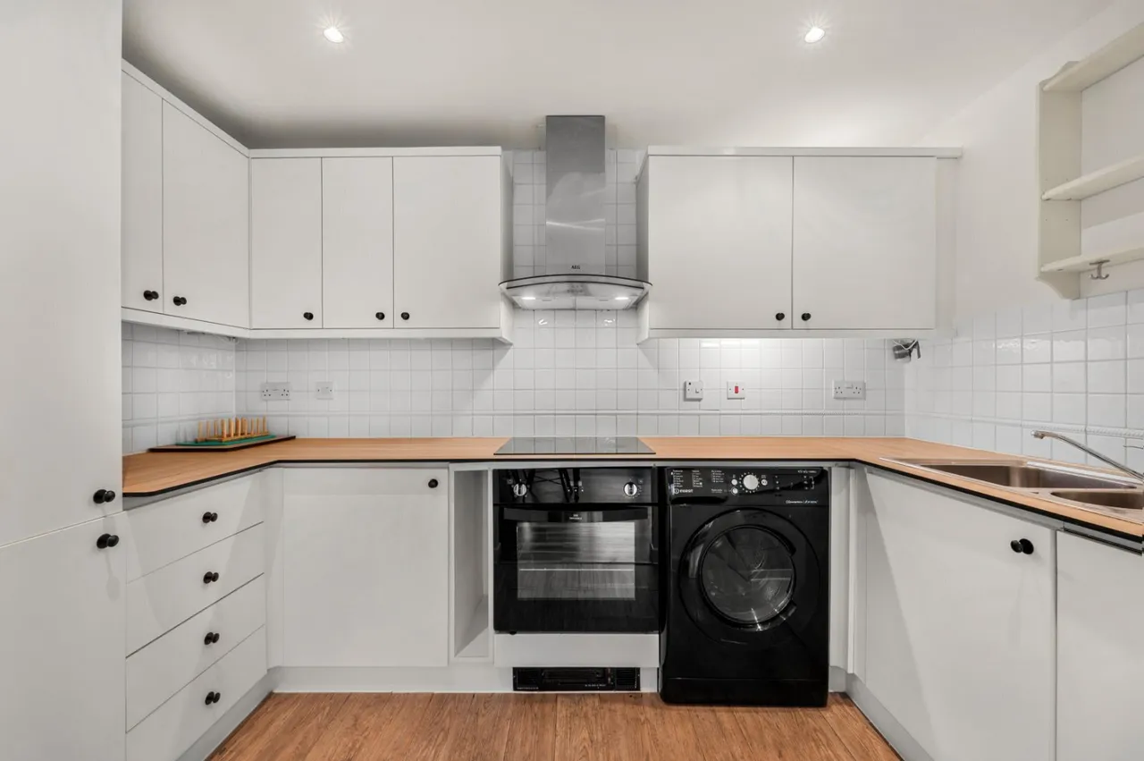 Boardwalk Place, London, E14, photo 2