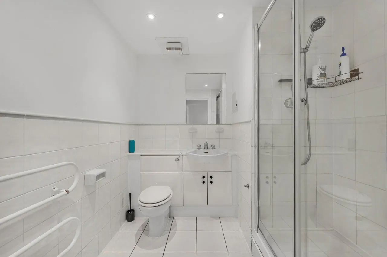 Boardwalk Place, London, E14, photo 8