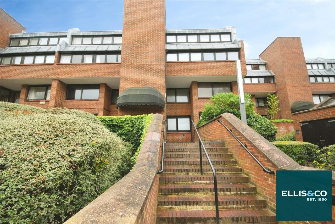 1 bed flat for sale, Britten Close, Golders Green, NW11
