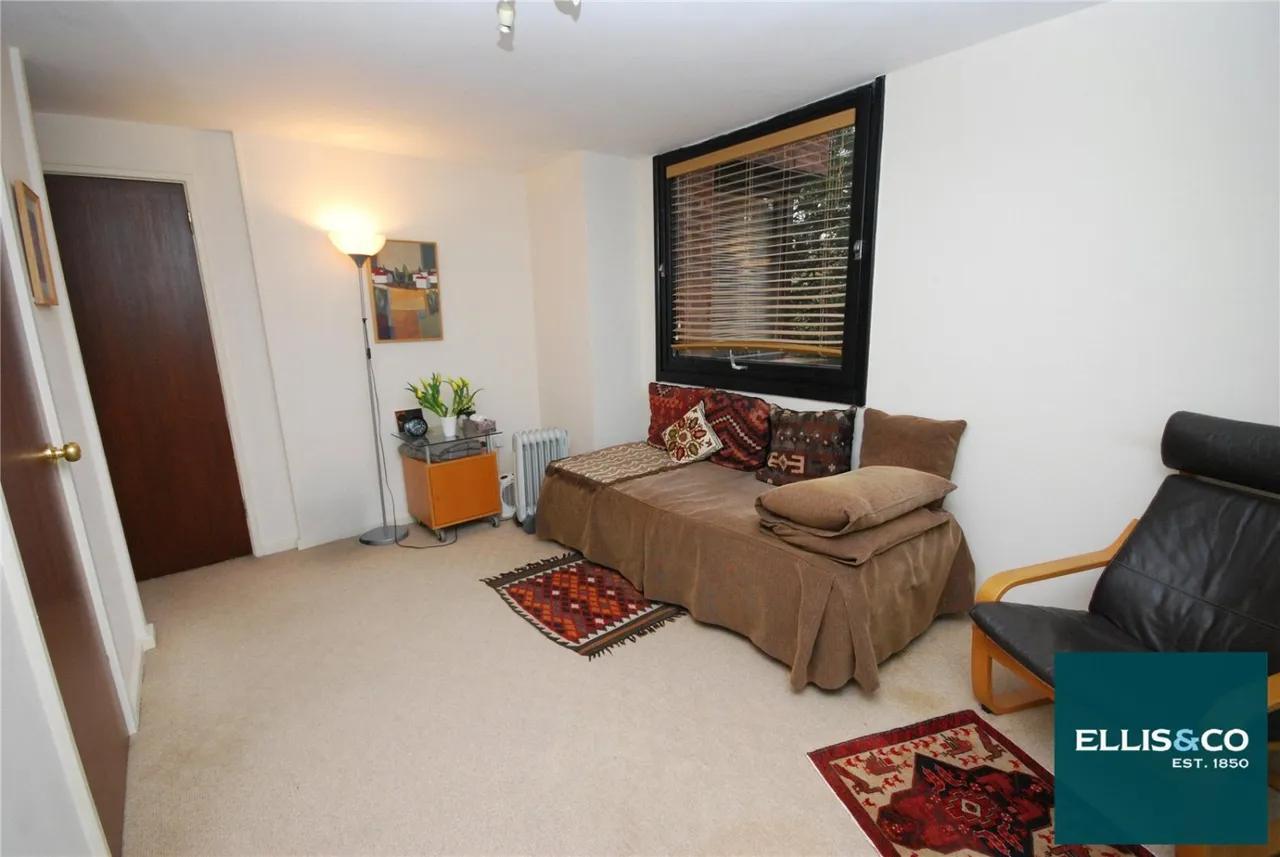 Britten Close, Golders Green, NW11, photo 5