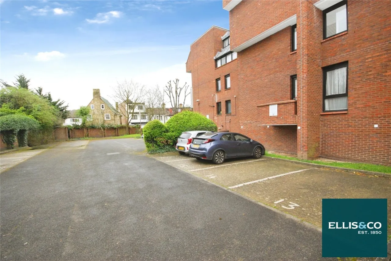 Britten Close, Golders Green, NW11, photo 3