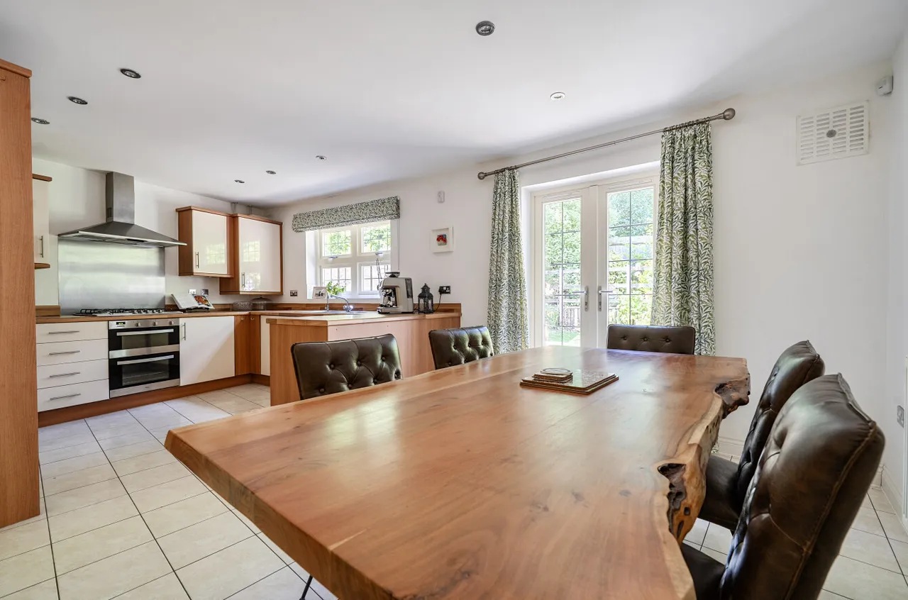 Royal Crescent, Winchester, SO22, photo 9