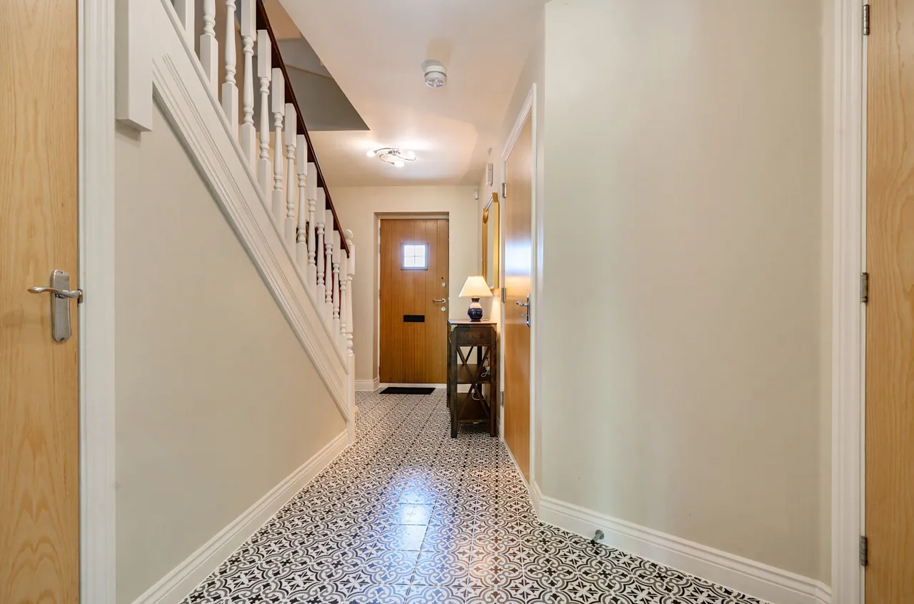 Royal Crescent, Winchester, SO22, photo 10