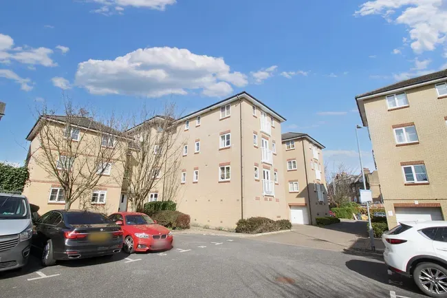 1 bed property for sale — Alveston Square, London, E18