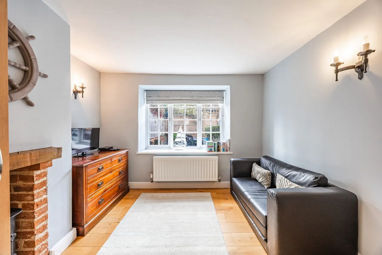 Impressive Flint Cottage in the Super, photo 7