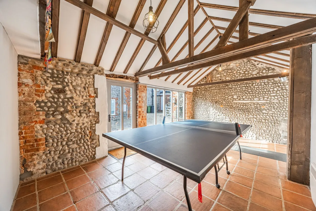 Impressive Flint Cottage in the Super, photo 14