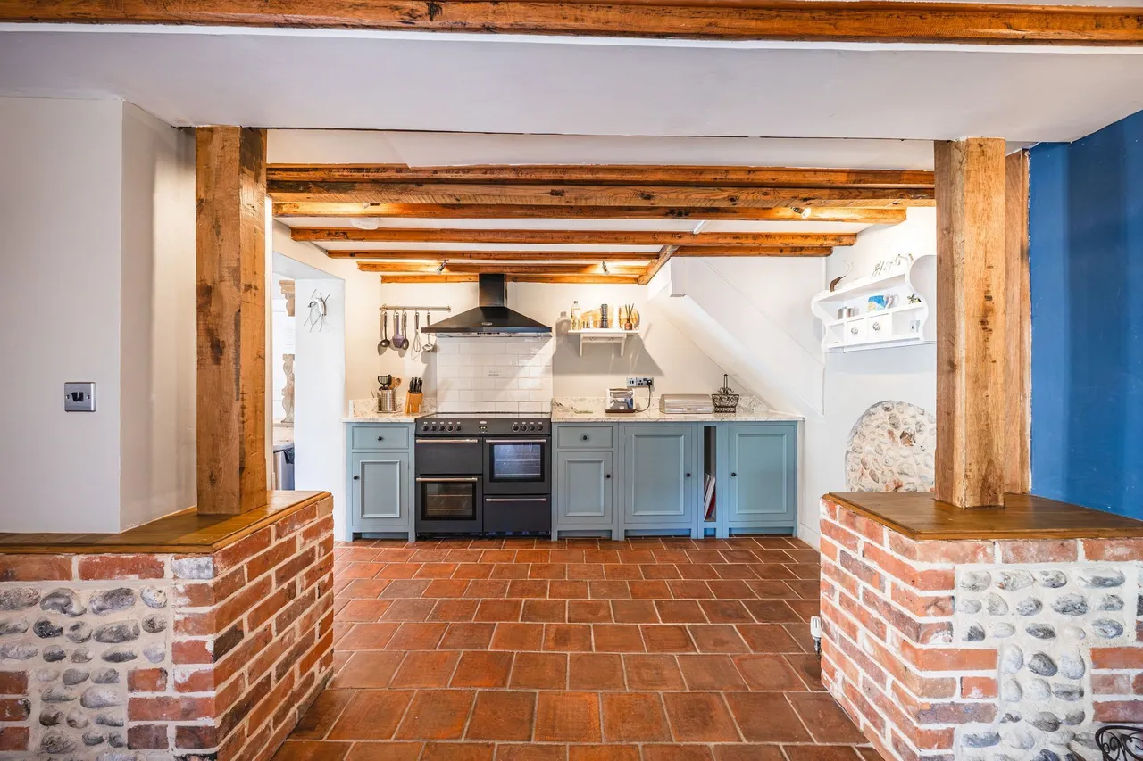 Impressive Flint Cottage in the Super, photo 5