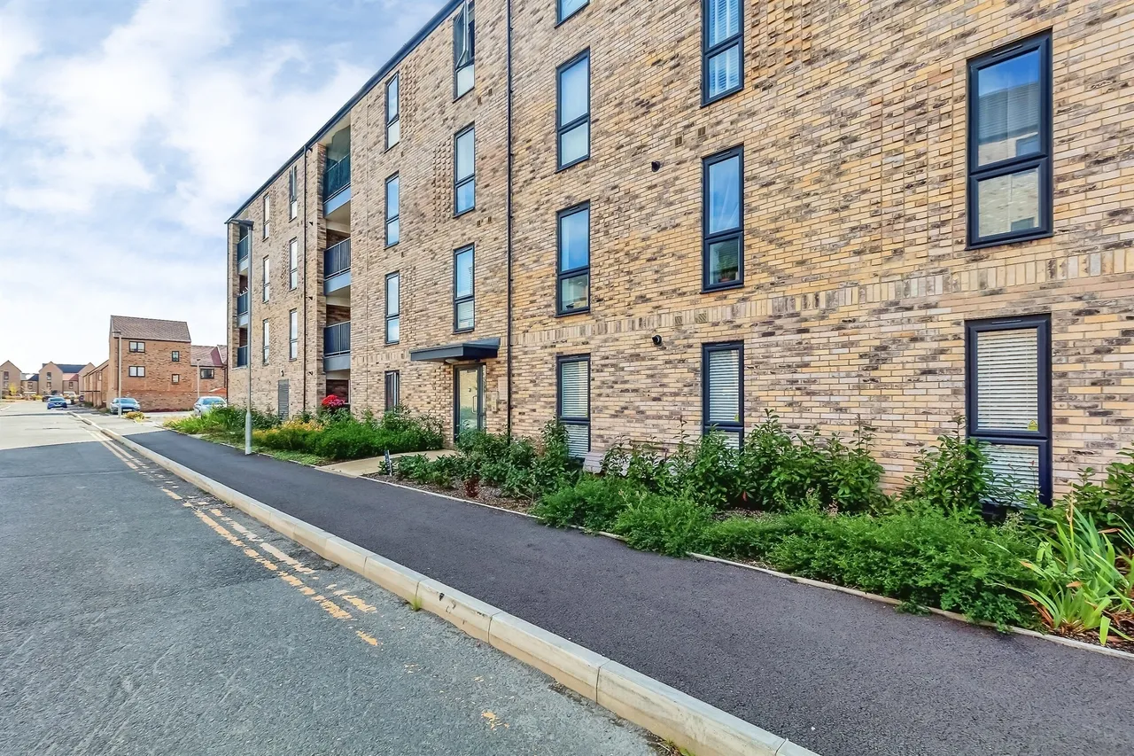 Blackthorn Way, St. Neots, PE19, photo 16
