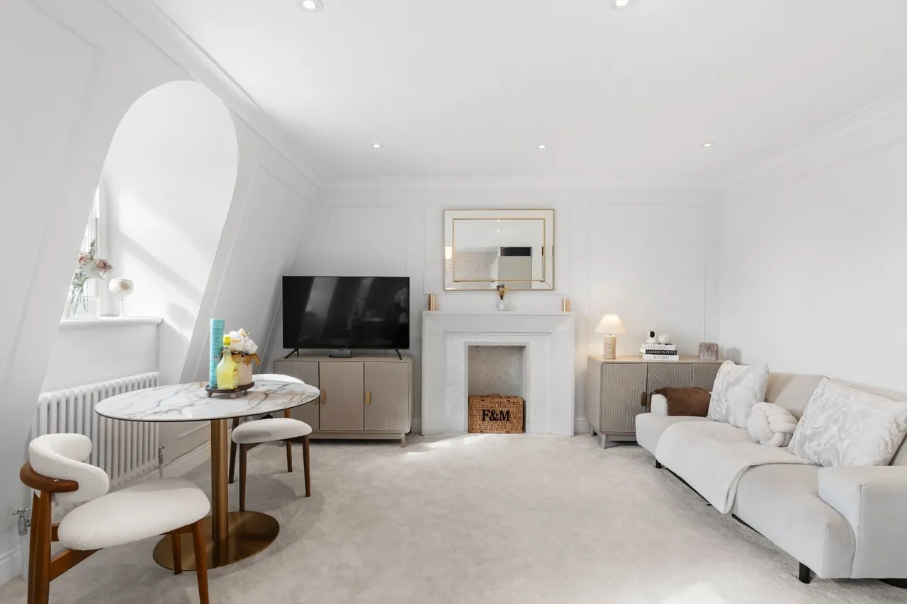 1 bed flat for sale, Westgate Terrace, Chelsea, SW10