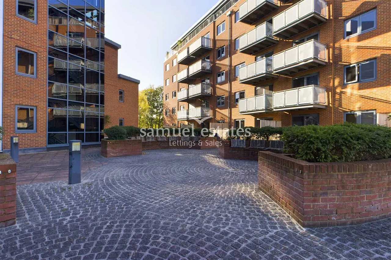 2 Chapter Way, London, SW19 2RY, photo 9