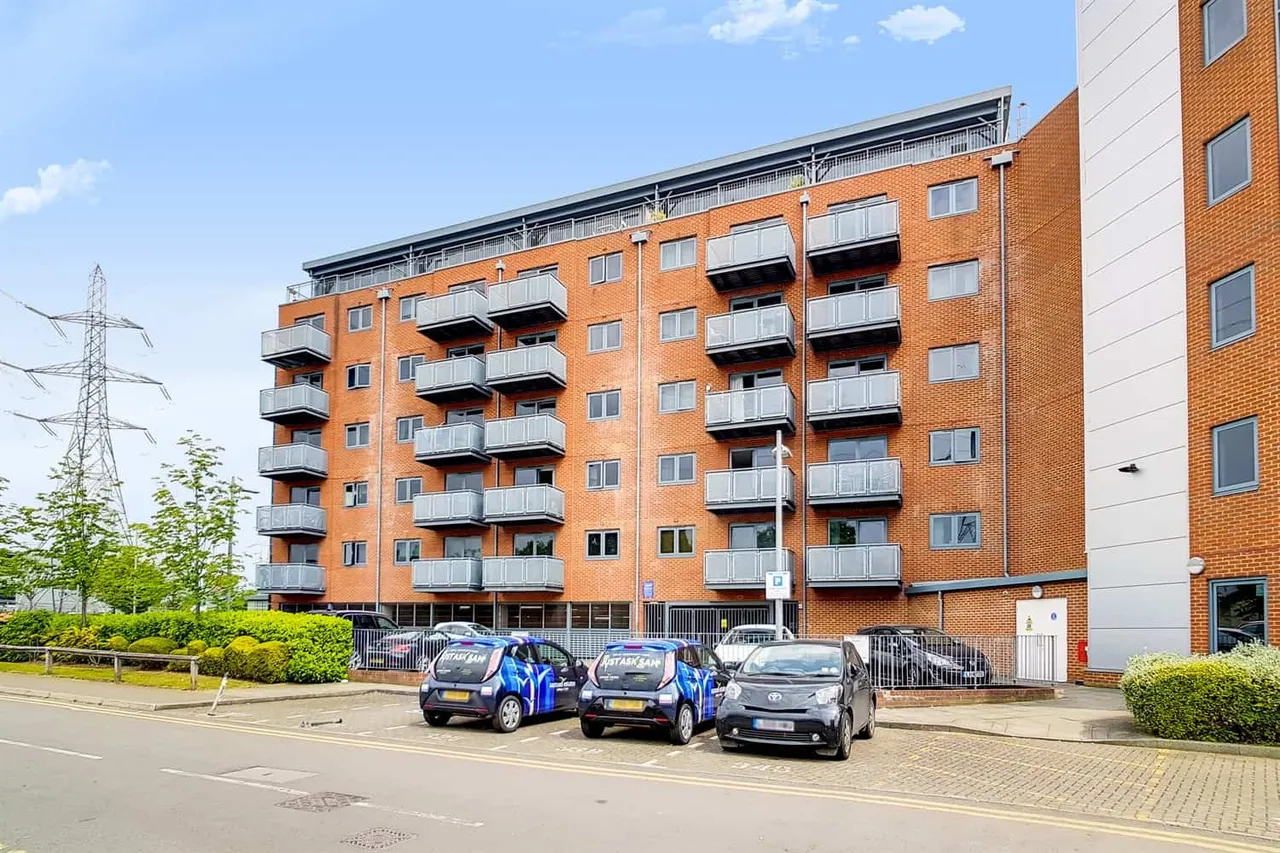 2 Chapter Way, London, SW19 2RY, photo 10