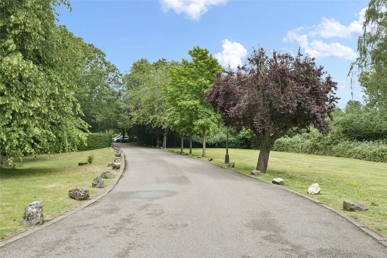 Jessamy Road, Weybridge, KT13, photo 9