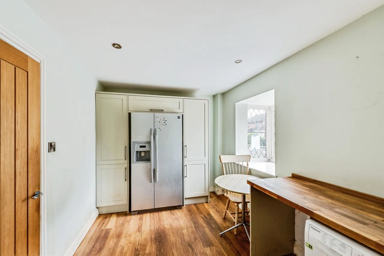 King Henry Drive, Grange Park, SN5, photo 5