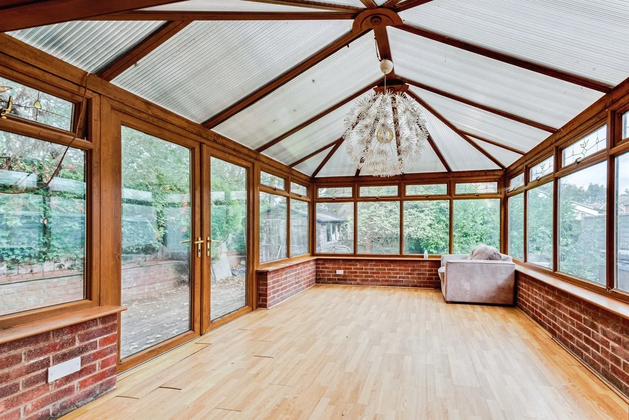 King Henry Drive, Grange Park, SN5, photo 4