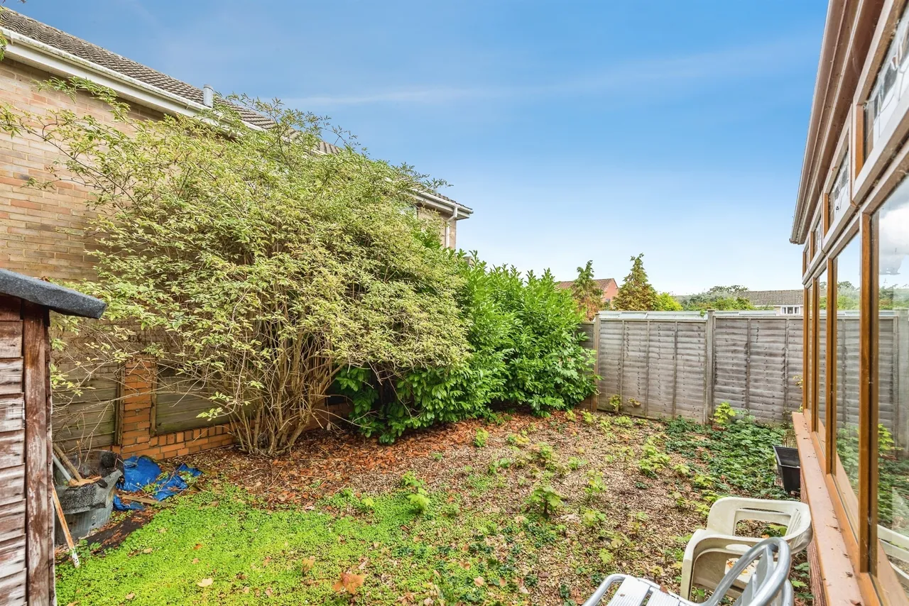 King Henry Drive, Grange Park, SN5, photo 3