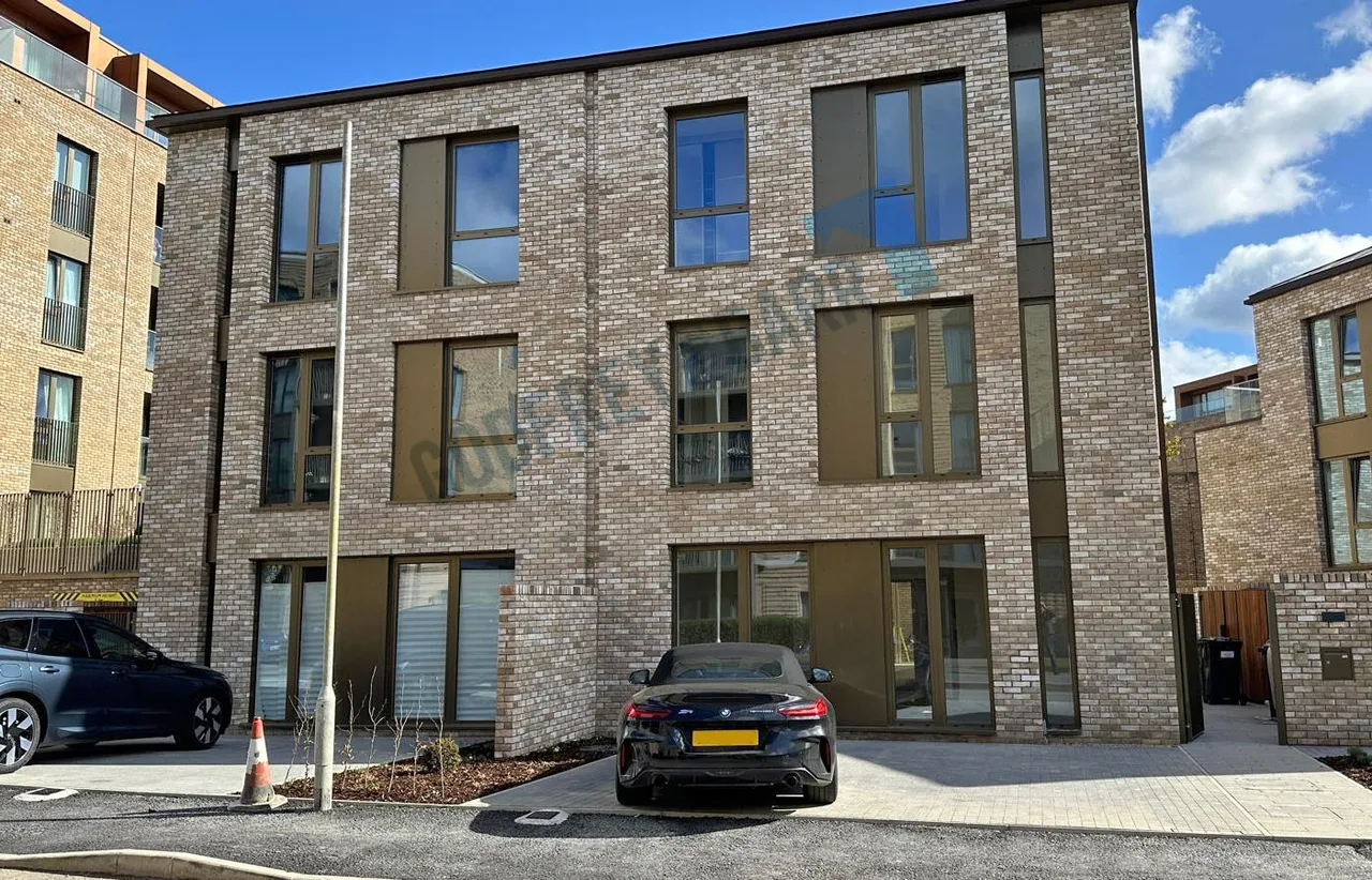 4 bed house for sale, Harewood Avenue, The Claves Mill Hill East, NW7