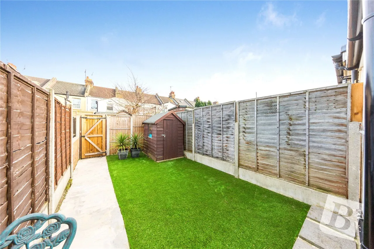 Mead Road, Gravesend, Kent, DA11, photo 2