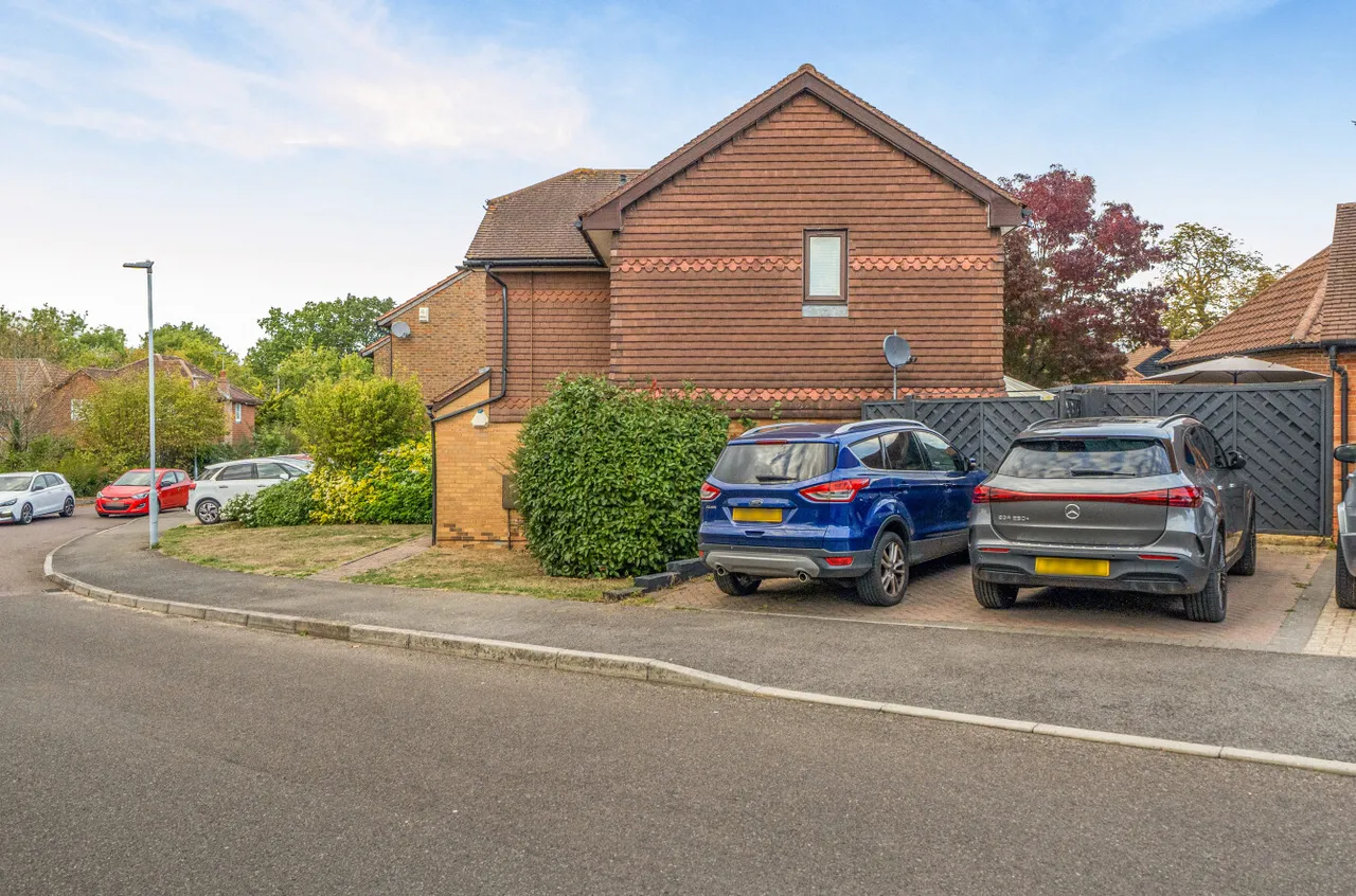 Shakespeare Way, Warfield, RG42, photo 23