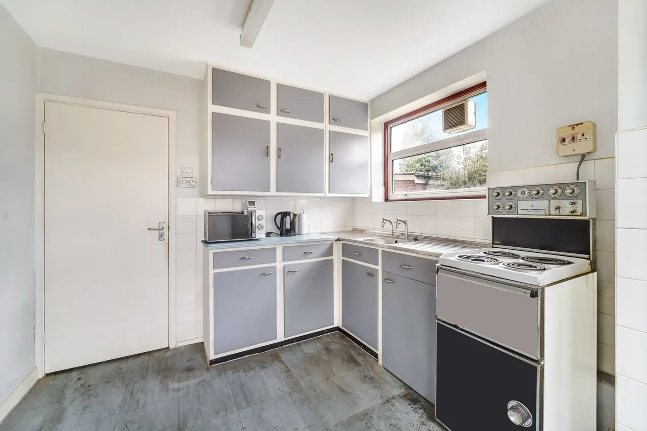 Nightingale Drive, West Ewell, KT19, photo 3