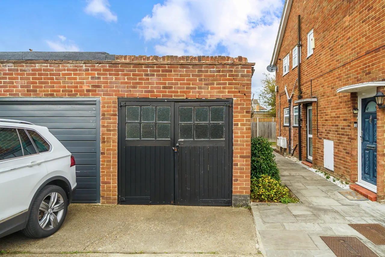 Nightingale Drive, West Ewell, KT19, photo 14