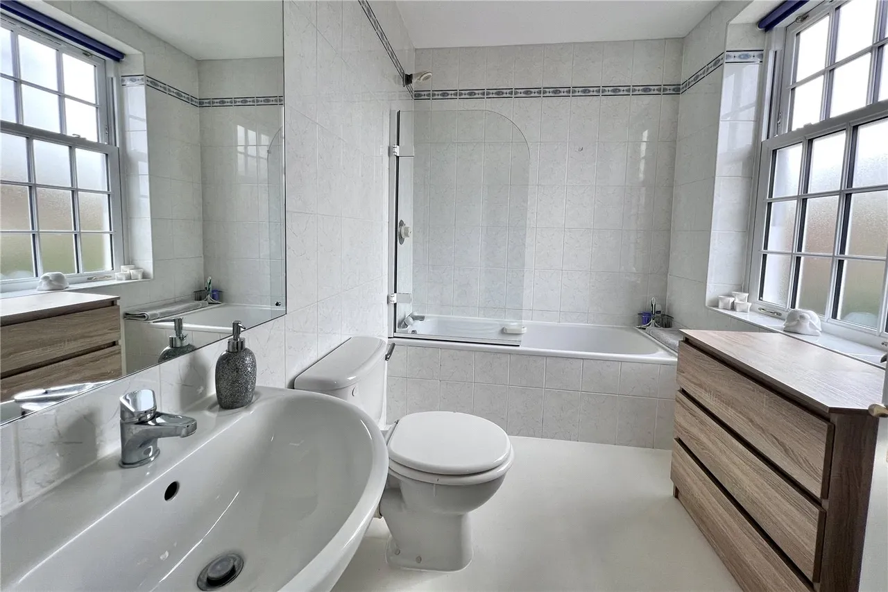Wilton Court, Crossways, HP9, photo 5