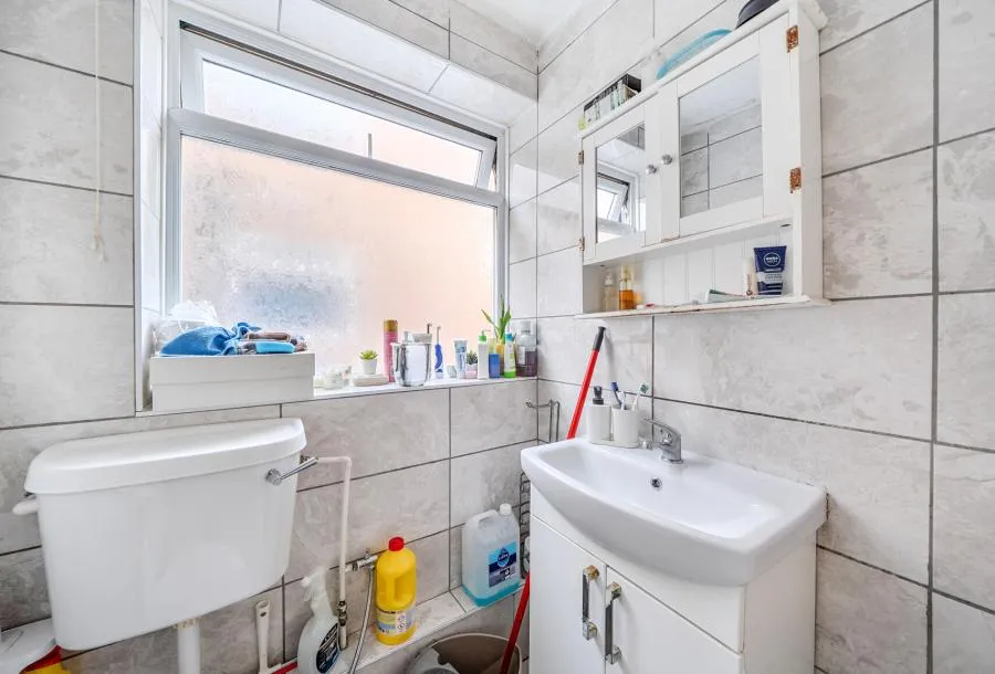 London Road, Morden, SM4, photo 18