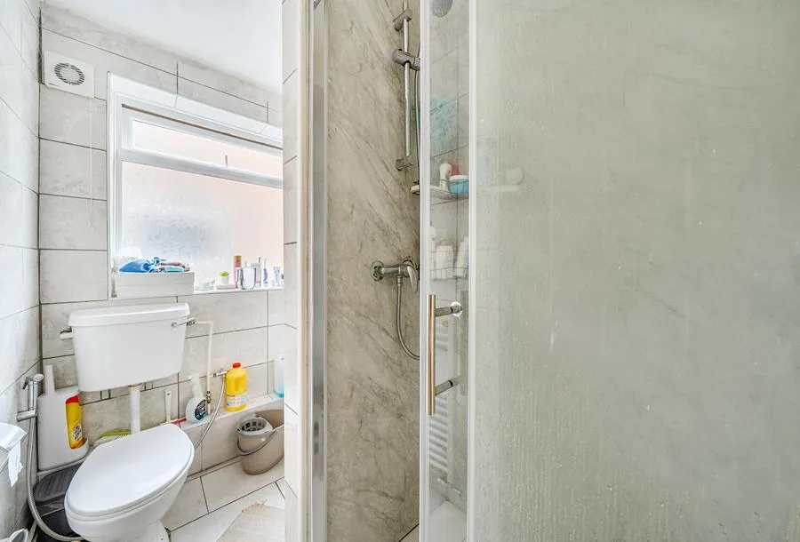 London Road, Morden, SM4, photo 19