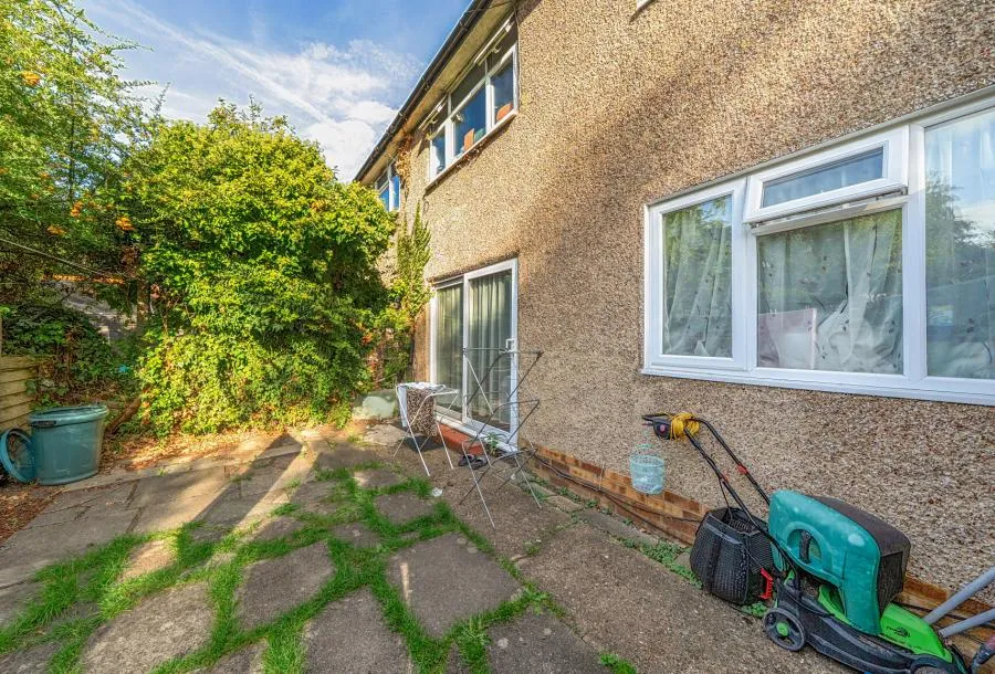 London Road, Morden, SM4, photo 11