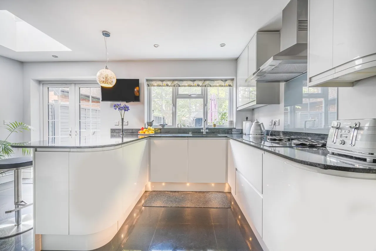 Coronation Road, Littlewick Green, photo 6