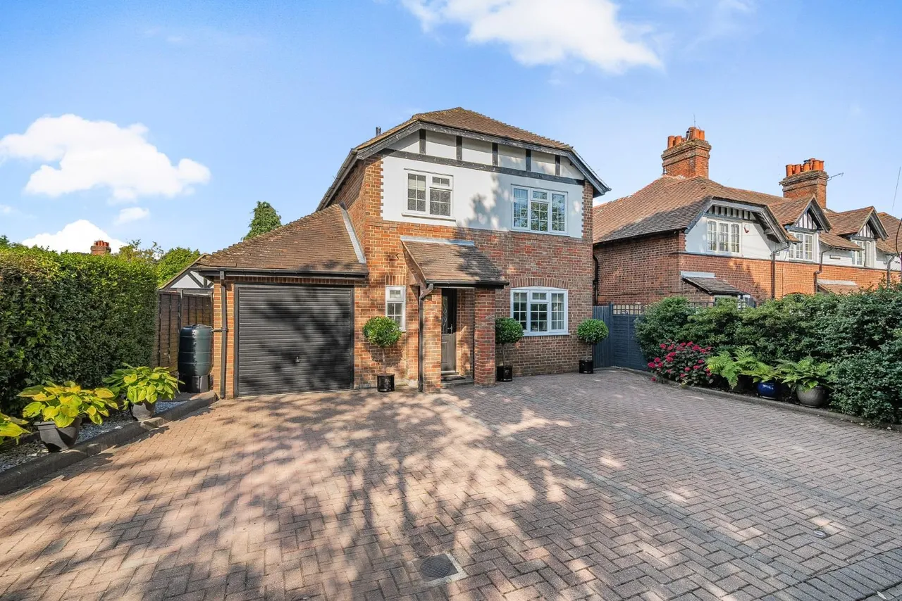 3 bed house for sale, Coronation Road, Littlewick Green