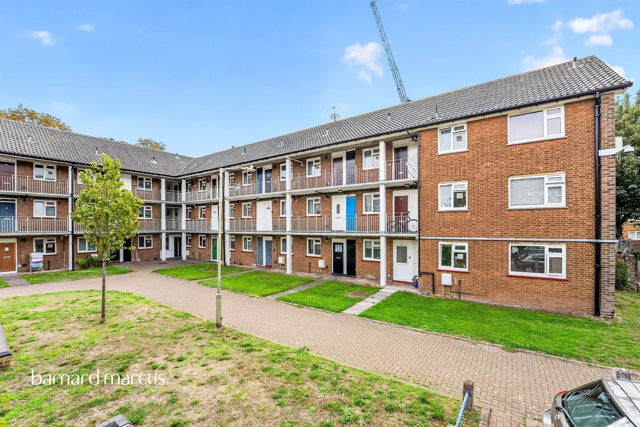 1 bed flat for sale, Aldrington Road, London, SW16