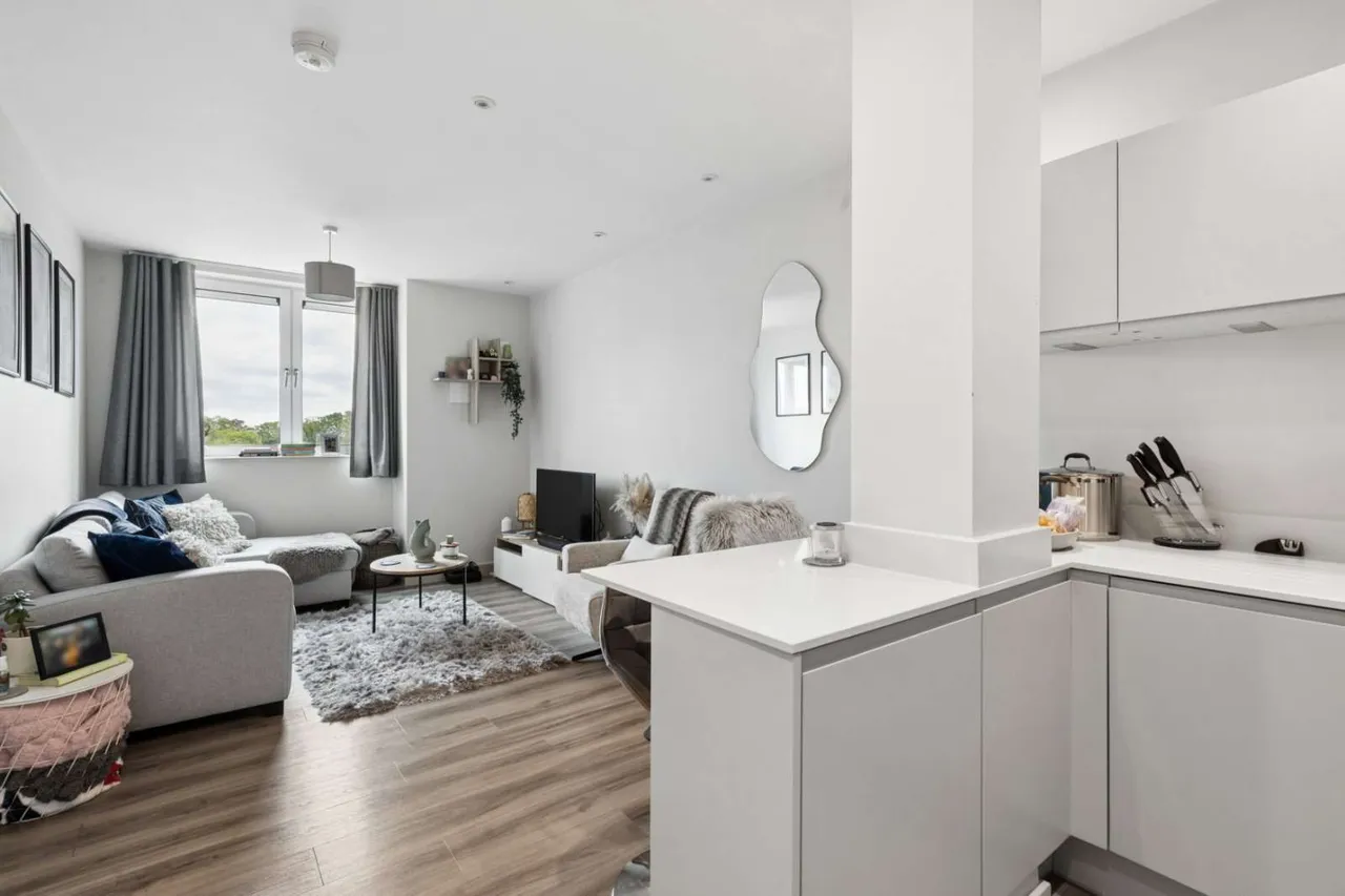 Medley Court, 77 Woodside Road, Amersham, HP6 6FY, photo 6