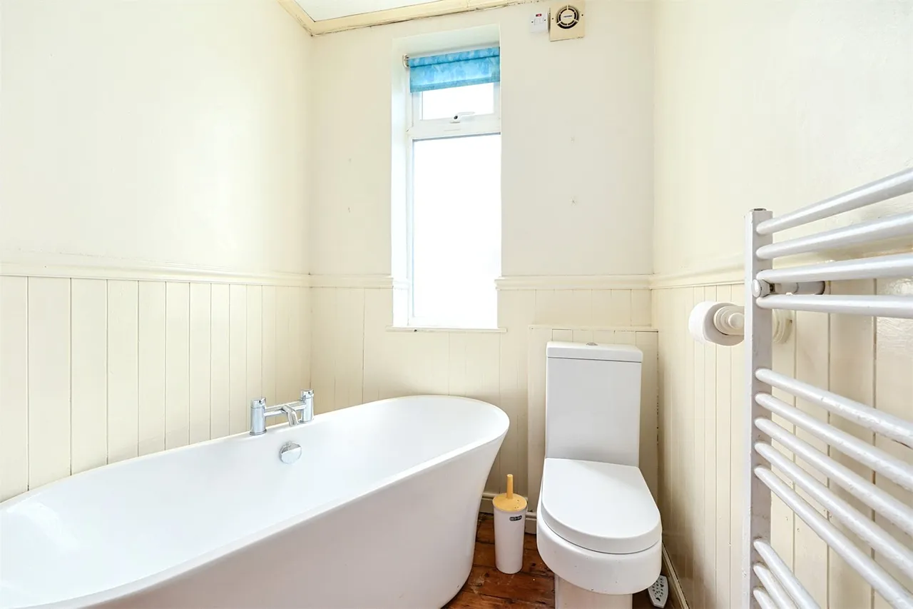 Coleford Bridge Road, Mytchett, Camberley, Surrey, GU16 6DN, photo 9
