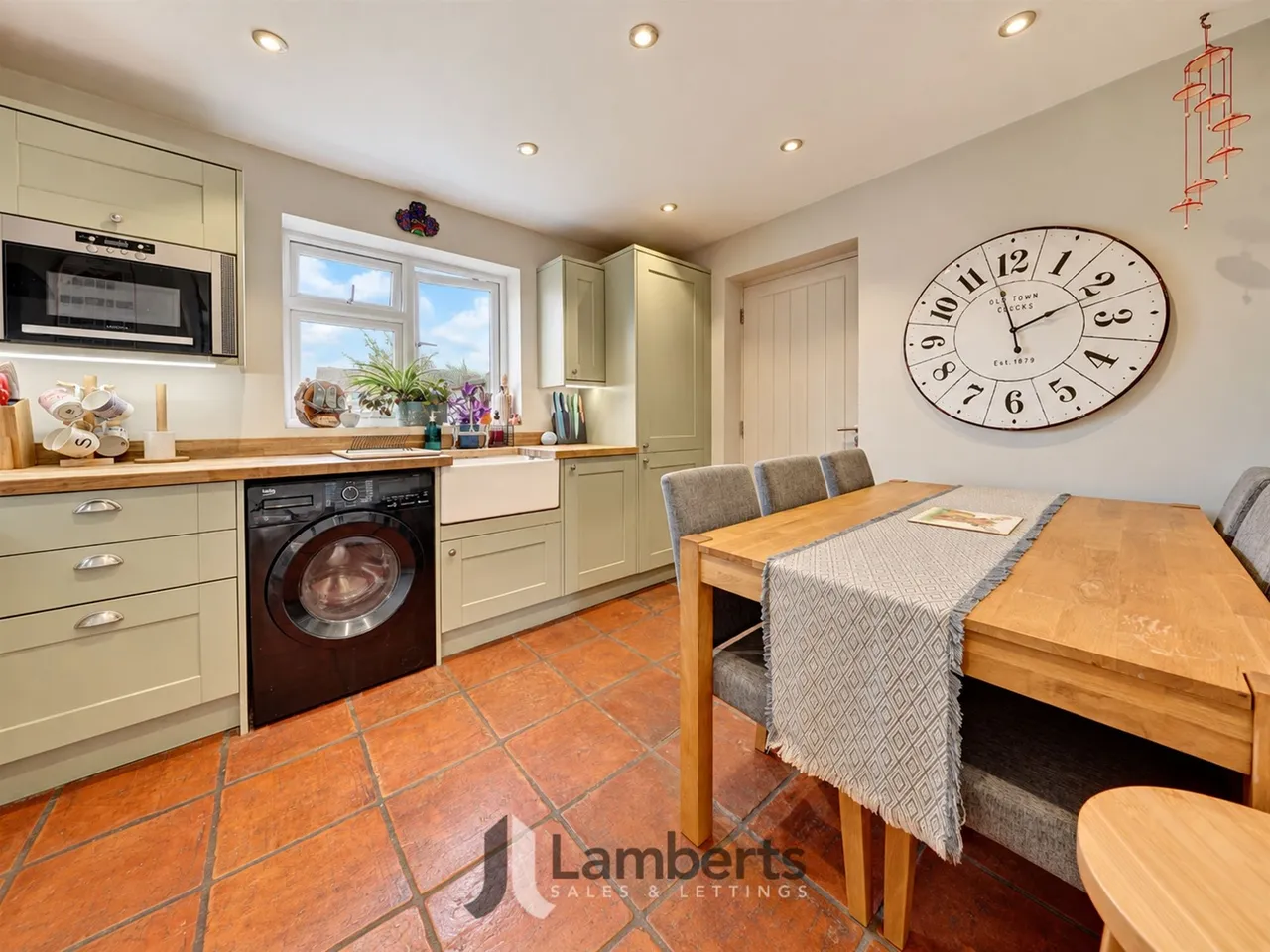 16a Watts Road, Studley, photo 10