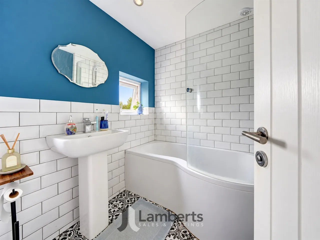 16a Watts Road, Studley, photo 18