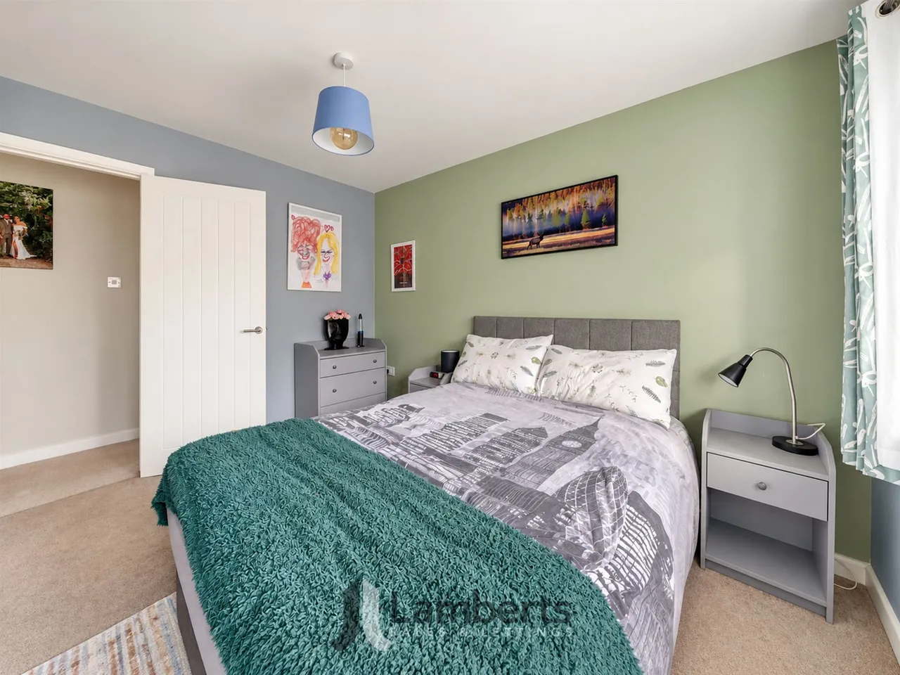16a Watts Road, Studley, photo 15