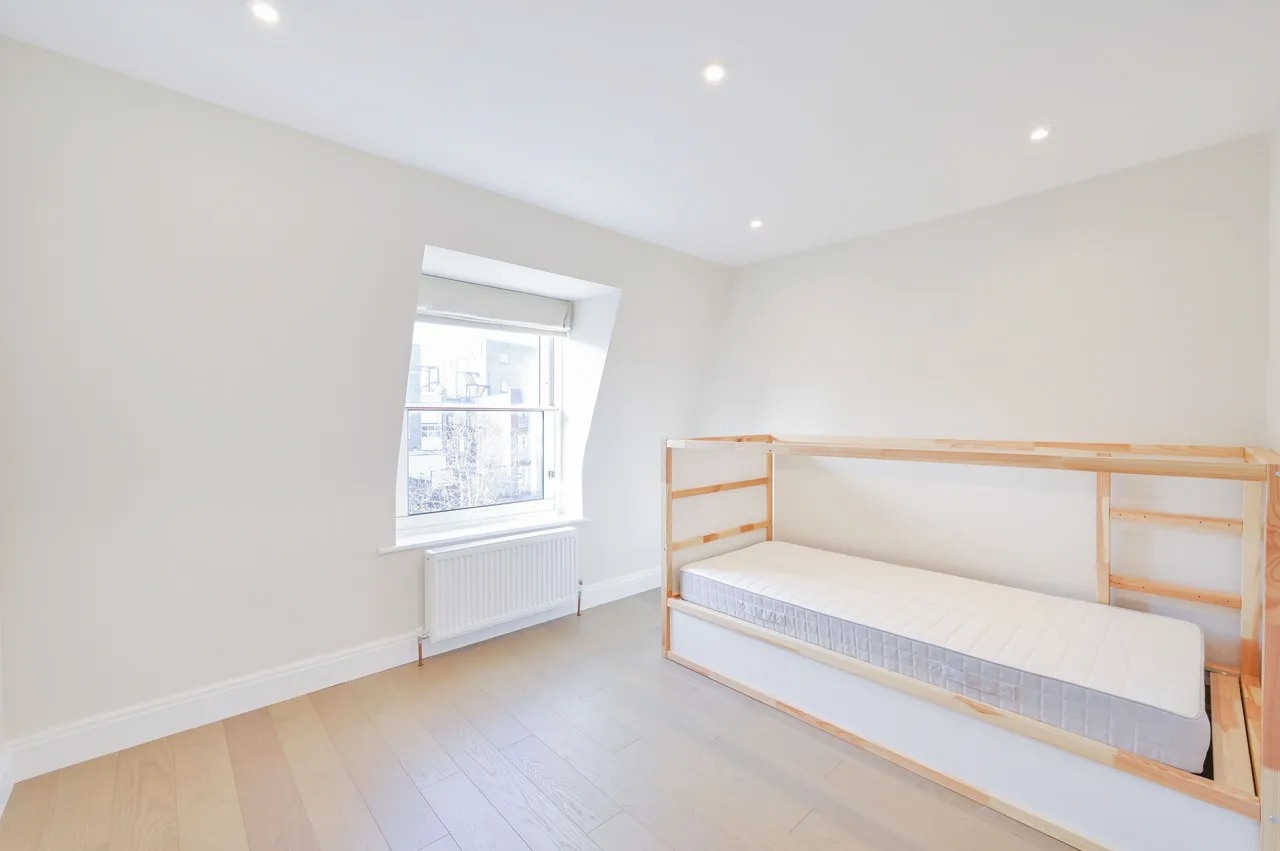 28 Pooles Lane, London, photo 9