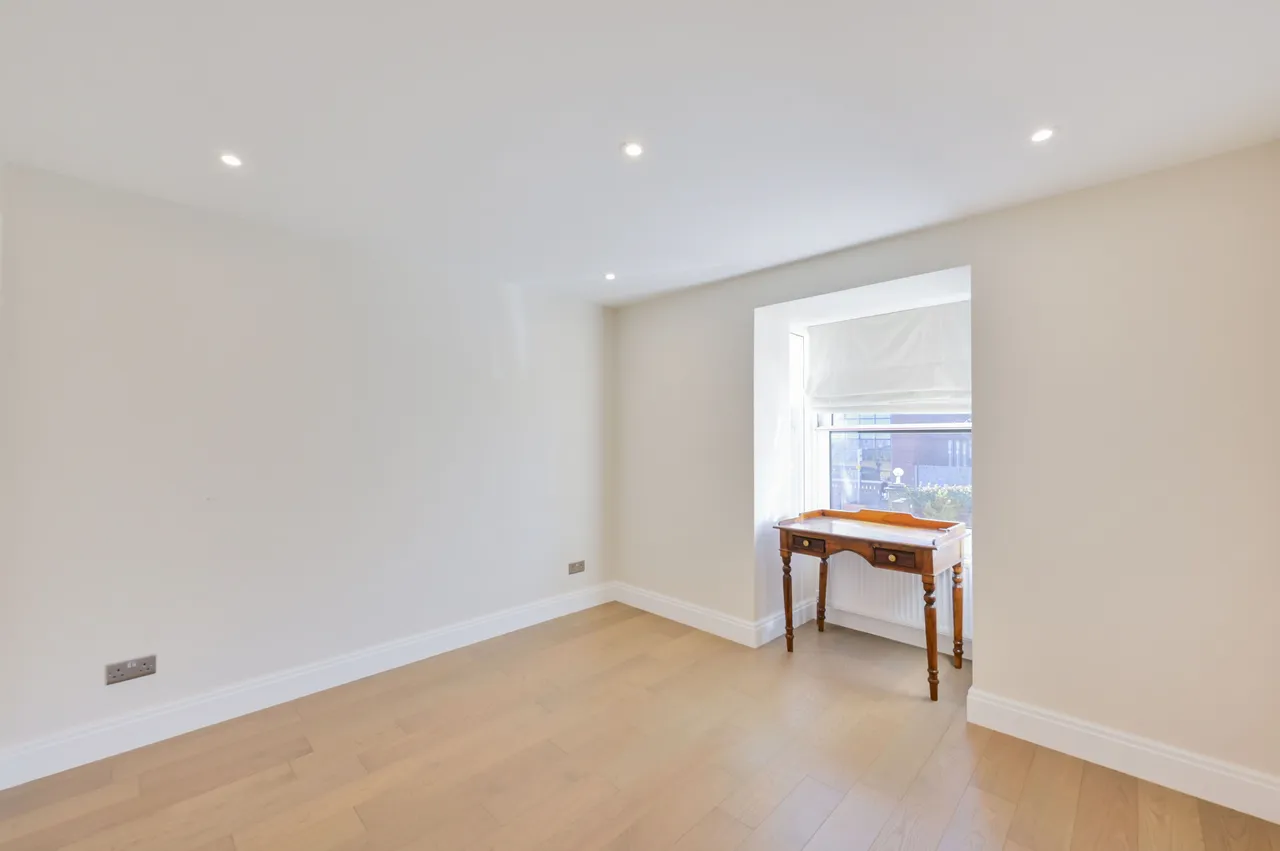 28 Pooles Lane, London, photo 11