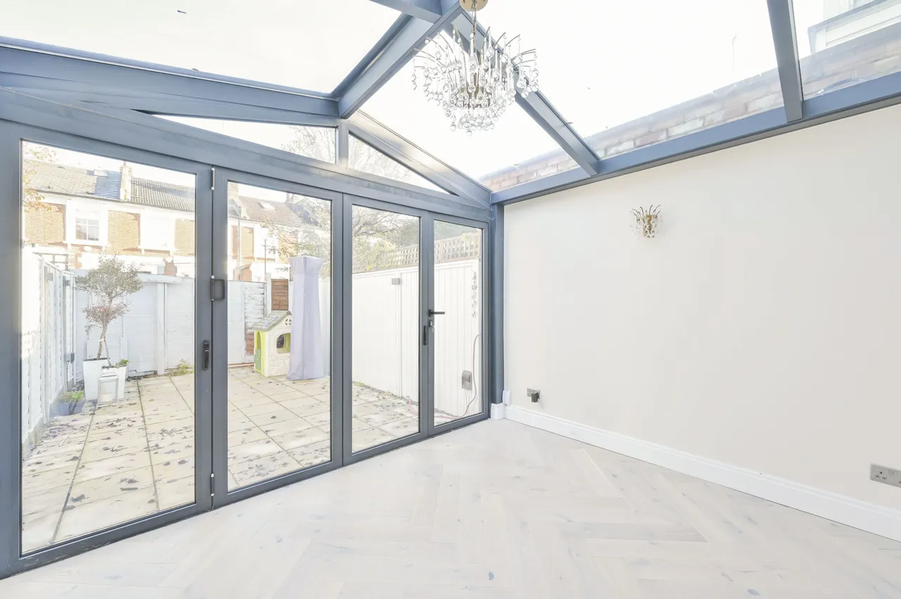 28 Pooles Lane, London, photo 6