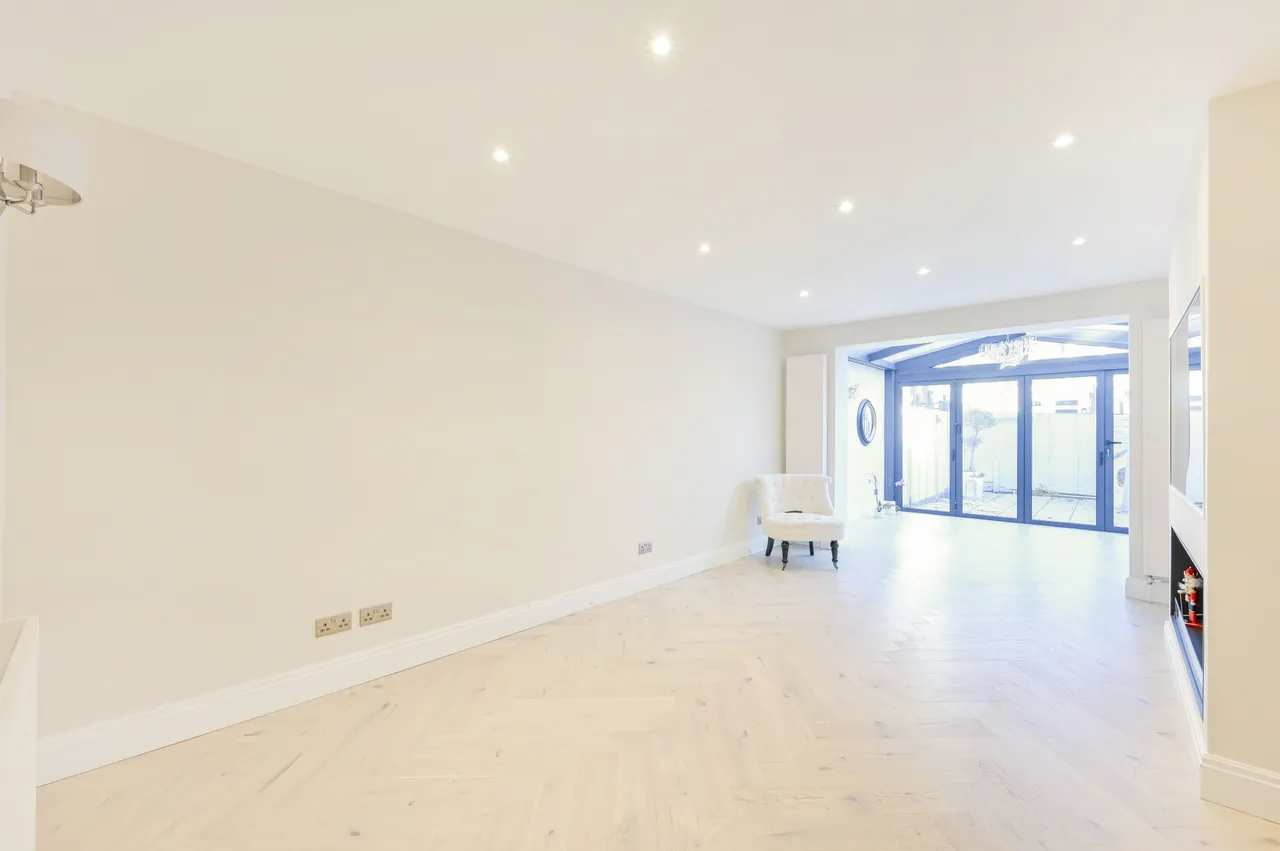 28 Pooles Lane, London, photo 4
