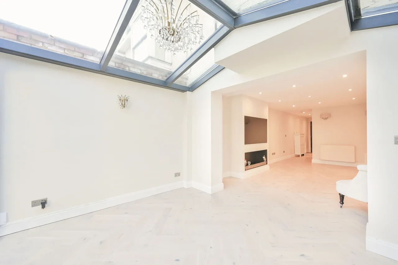 28 Pooles Lane, London, photo 2