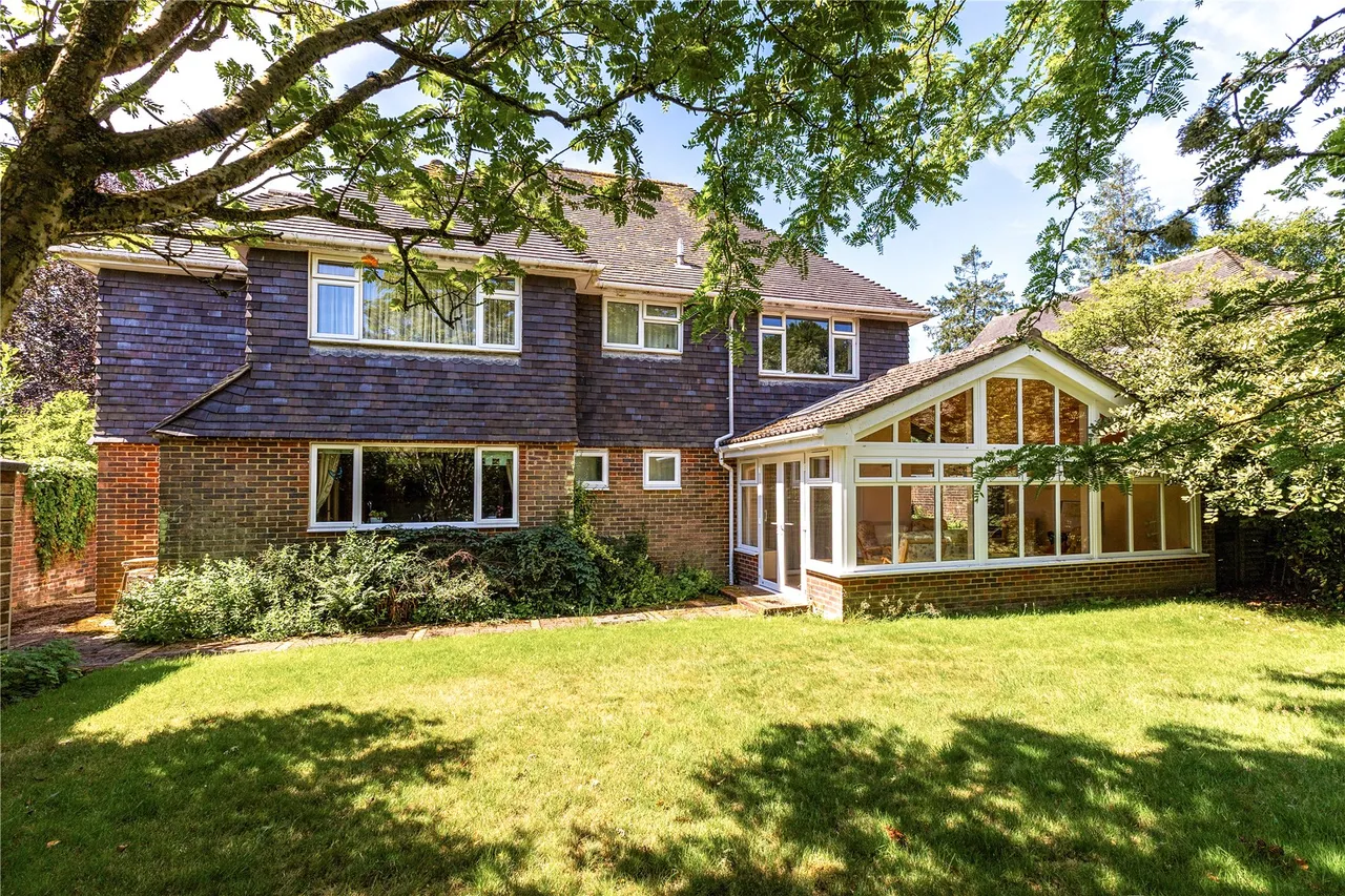 Saddlers Scarp, Grayshott, GU26, photo 2